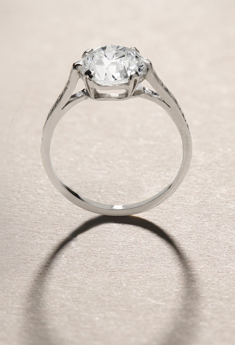 profile of a vintage solitaire engagement ring